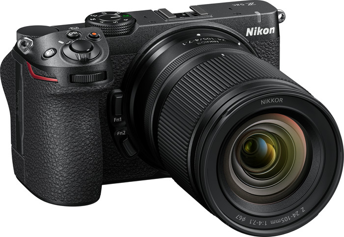 Nikon Z5IIC Schwarz + 24-105mm f/4-7.1 linke seite