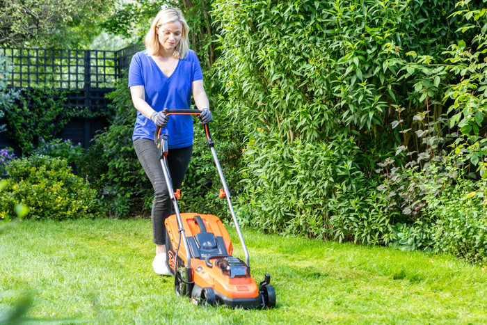 BLACK+DECKER BCMW33184L2 produkt in gebrauch