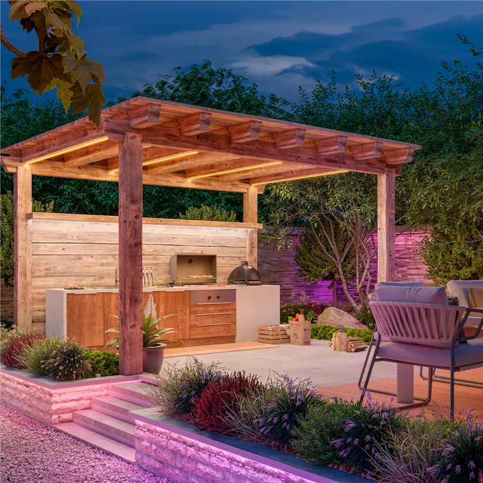 Philips Hue Omniglow LED strip Outdoor 10 meters product in use