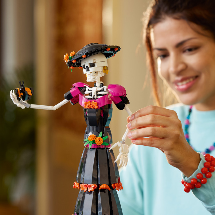 LEGO Ideas La Catrina 21372 produkt in gebrauch
