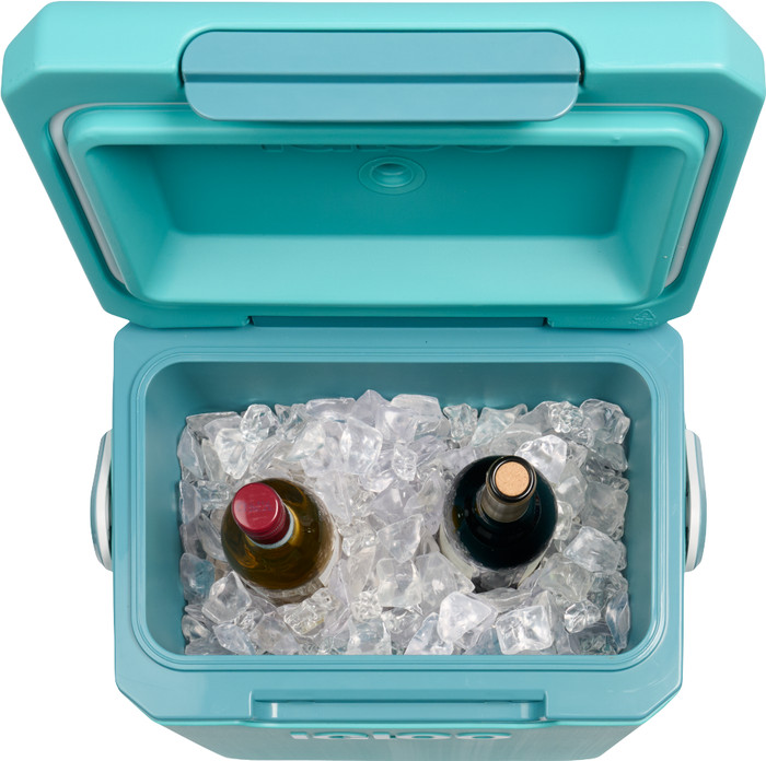 Igloo Tag Along Too Highrise 22QT Lagoon product in use