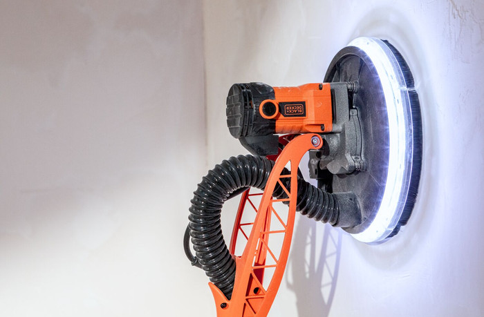 BLACK+DECKER BEDW700A8S-QS product in use