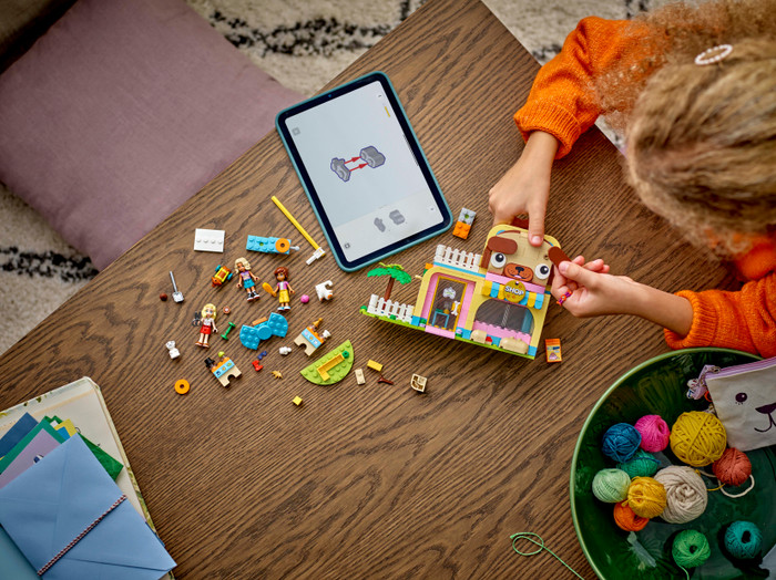 LEGO Friends Pet Accessories Shop 42650 product in use