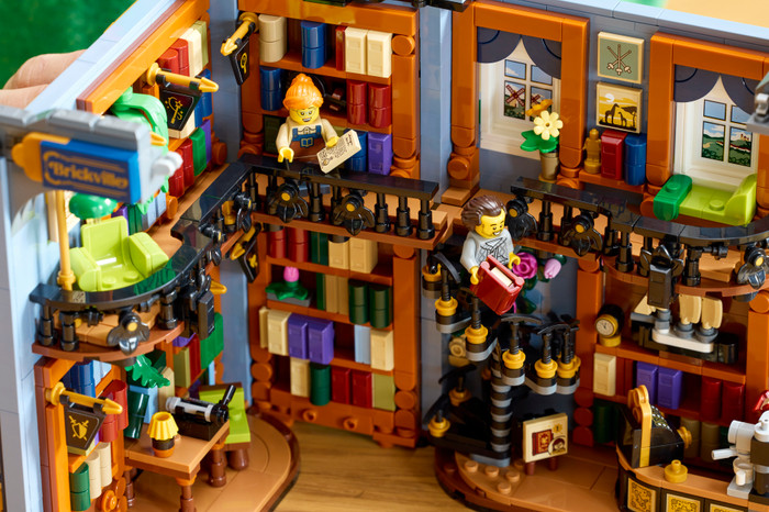 LEGO Icons Bookend: Bookstore 11379 product in use