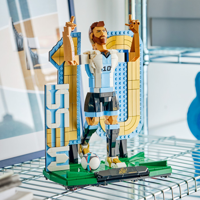 LEGO Editions Lionel Messi - Football Legend 43015 product in use