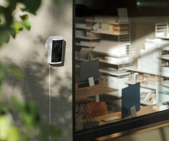 Ring Outdoor Camera Pro Stecker Weiß Doppelpack produkt in gebrauch