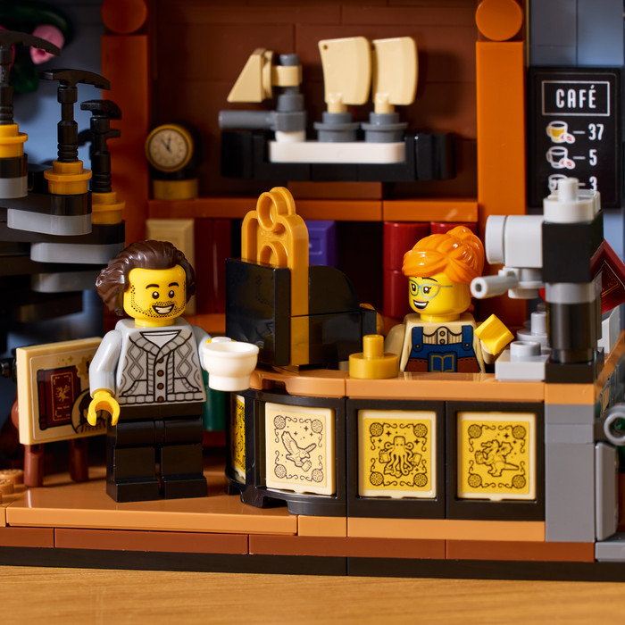 LEGO Icons Bookend: Bookstore 11379 product in use