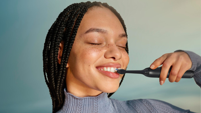 Philips Sonicare 4100 Series HX4044/52 Schwarz produkt in gebrauch