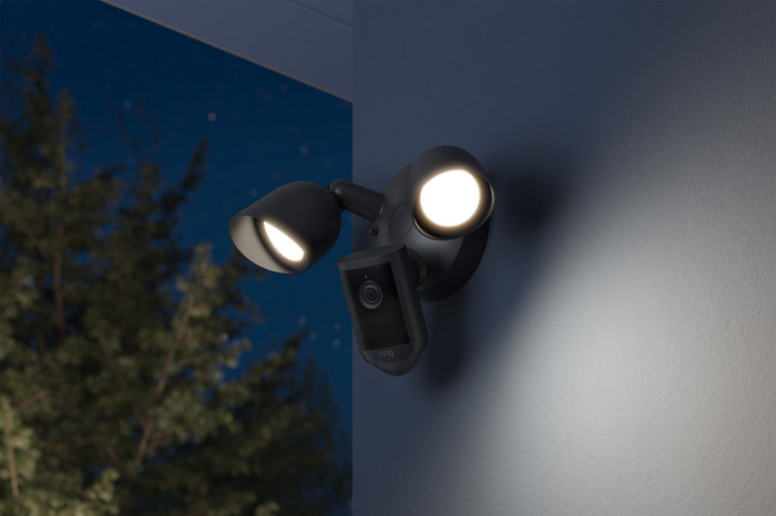 Ring Floodlight Cam 2. Generation Schwarz produkt in gebrauch