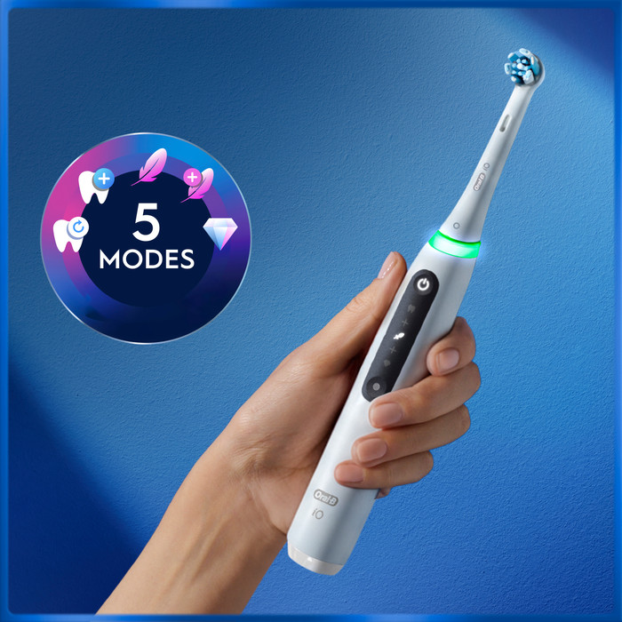 Oral-B iO 5N White product in use