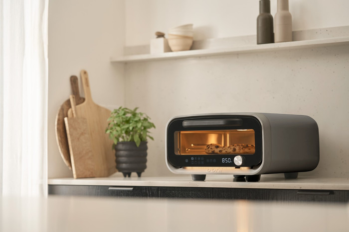 Ooni Volt 2 Gray product in use
