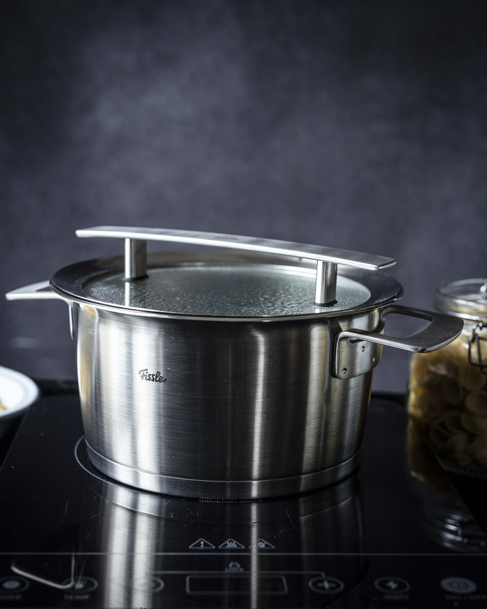 Fissler Phi Collection Topfset 5-teilig + Kasserolle produkt in gebrauch