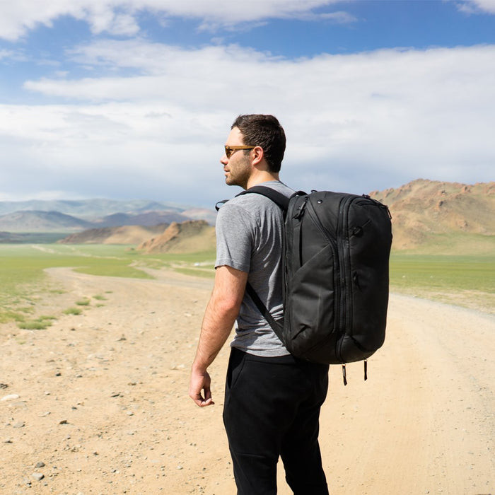 Peak Design Travel Backpack 45L v2 Black produkt in gebrauch