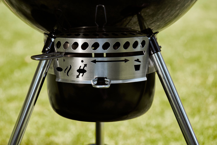 Weber Master Touch Premium E-5770 Schwarz produkt in gebrauch