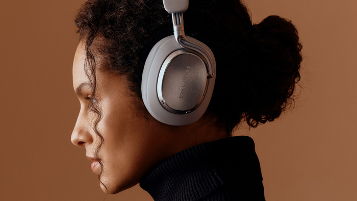Bowers & Wilkins Px8 S2 Pearl Blue produkt in gebrauch