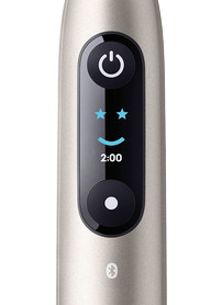 Oral-B iO 9 Gold mit schwarzer Aufsteckbürste detail