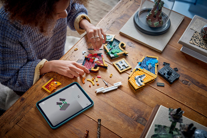 LEGO Harry Potter Hogwarts Hauswappen 76462 produkt in gebrauch