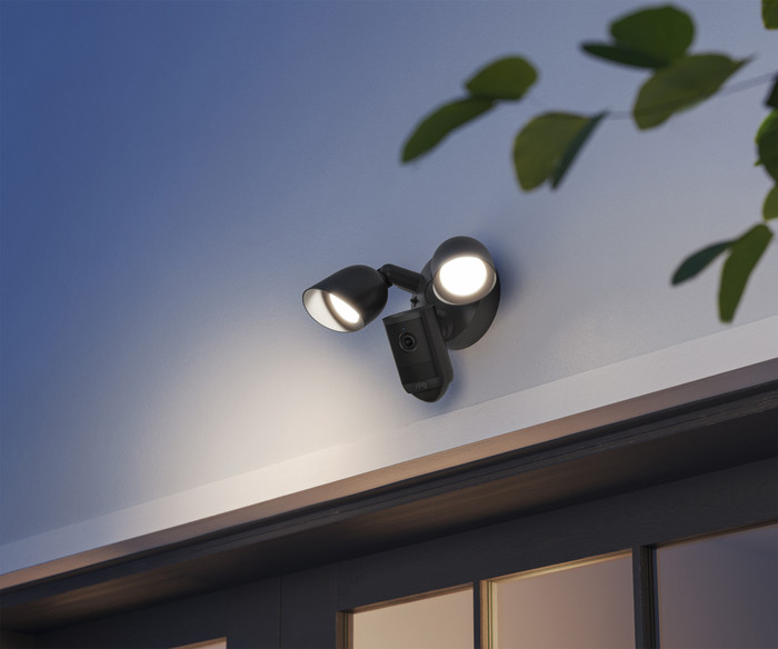 Ring Floodlight Cam 2. Generation Schwarz produkt in gebrauch