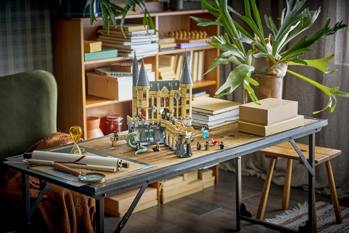 LEGO Harry Potter Schloss Hogwarts: Ostflügel 76473 produkt in gebrauch