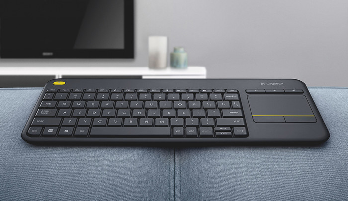 Logitech K400 Plus Wireless Touch Schwarz QWERTZ produkt in gebrauch