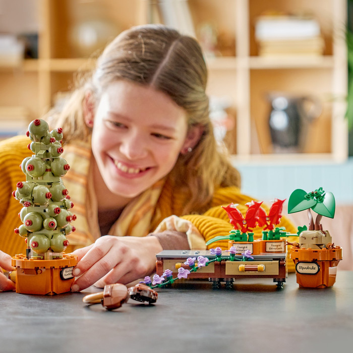 LEGO Harry Potter Schloss Hogwarts: Kräuterkunde-Pflanzen 76474 produkt in gebrauch
