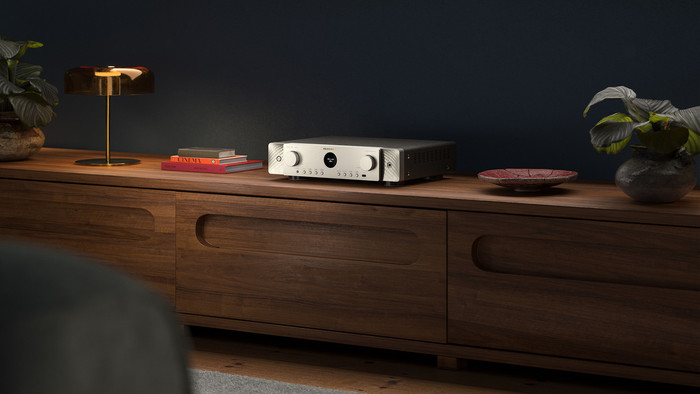 Marantz CINEMA 70s SERIES 2 Silver product in use