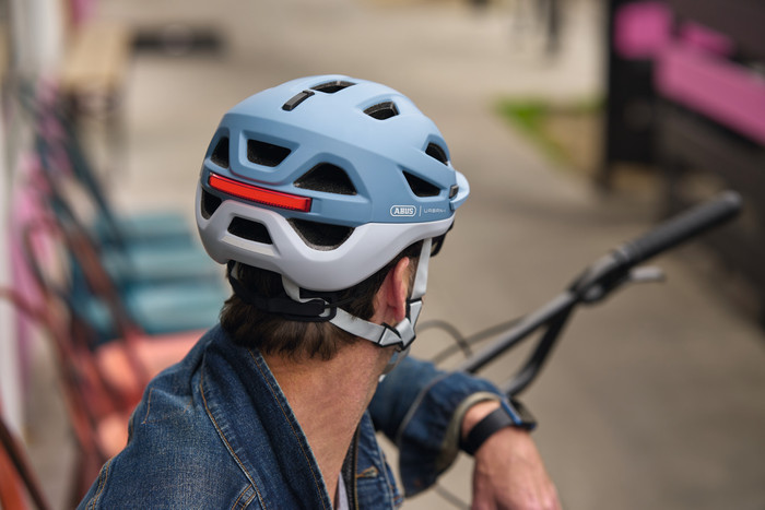 ABUS URBAN-I 4.0 ACE Blau L produkt in gebrauch