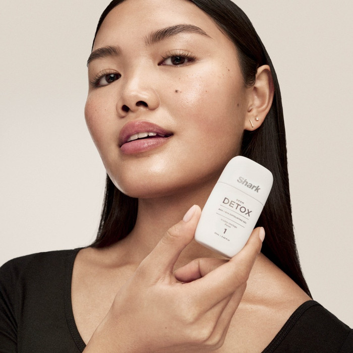 Shark FacialPro Glow + DePuffi FH320EUPL Lila produkt in gebrauch