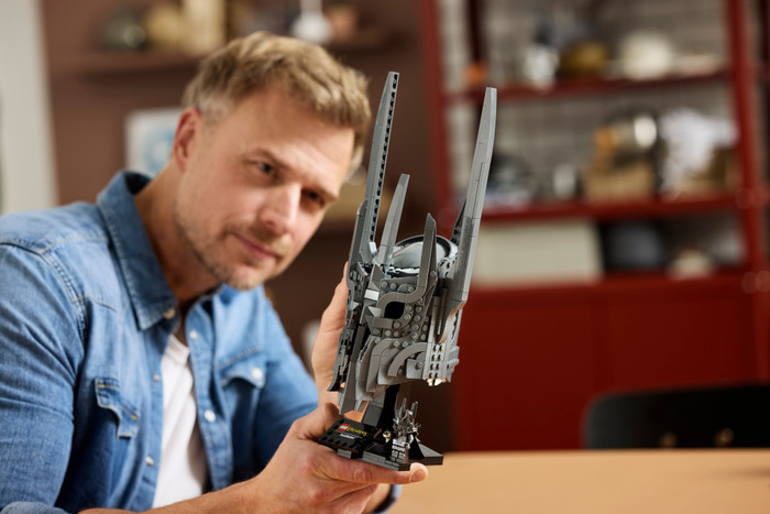 LEGO Icons Der Herr der Ringe: Saurons Helm 11373 produkt in gebrauch