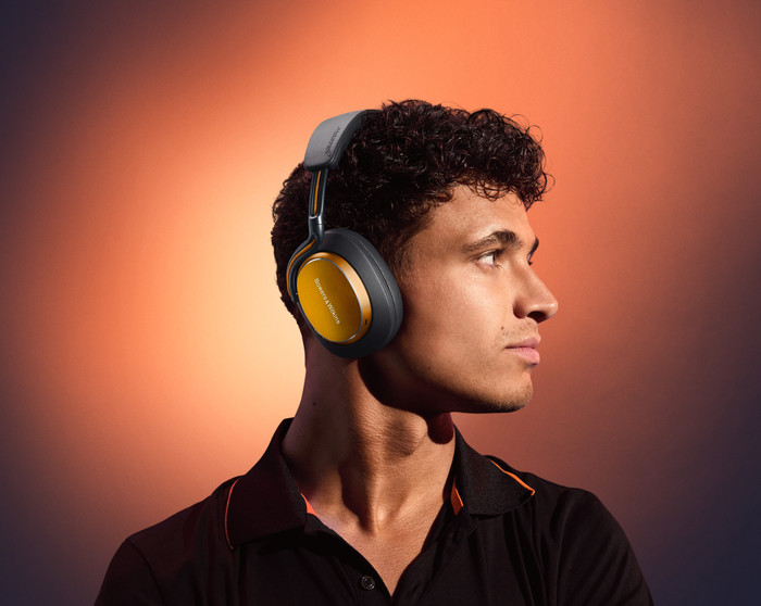 Bowers & Wilkins PX8 S2 McLaren produkt in gebrauch