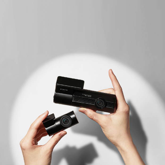 BlackVue Elite 8-2CH 64GB product in use