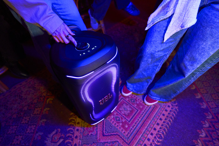 JBL Partybox 330 Schwarz produkt in gebrauch