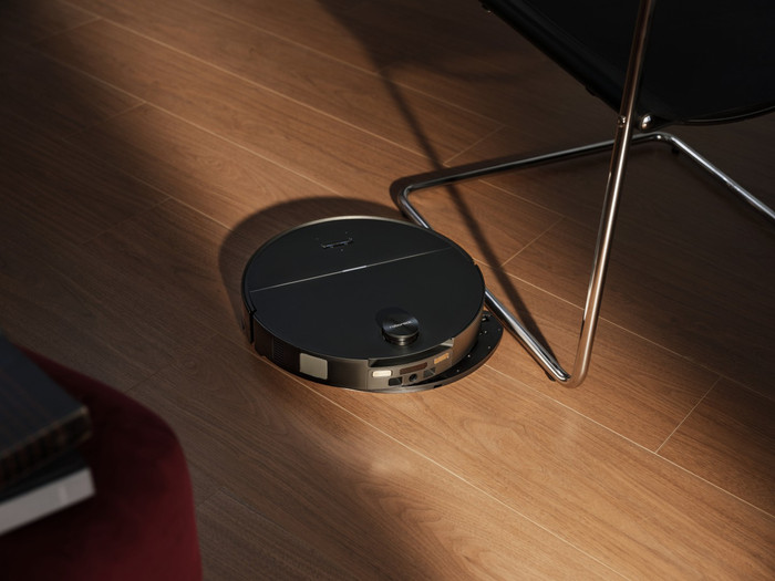 Roborock Saros 20 Sonic Complete Black produkt in gebrauch