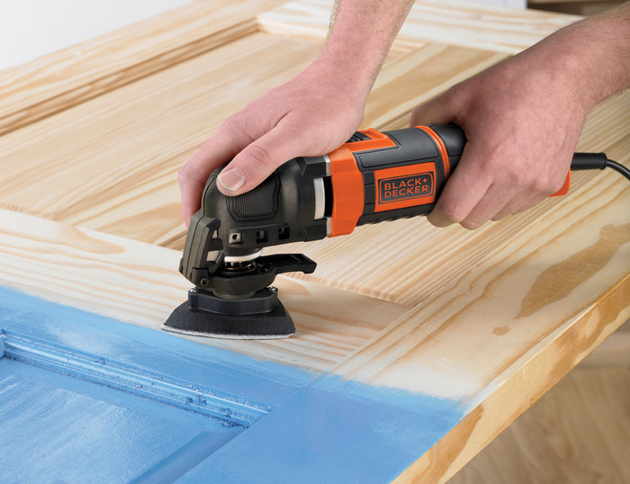 BLACK+DECKER MT300KA-QS product in use