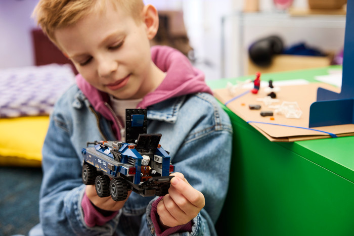 LEGO Marvel Spider-Man Jagt den Gefängnistransporter 76349 produkt in gebrauch