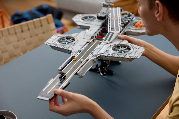 LEGO Marvel S.H.I.E.L.D. Helicarrier 76354 product in use