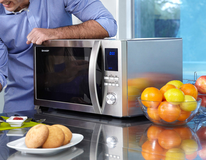 Sharp R922STWE product in use