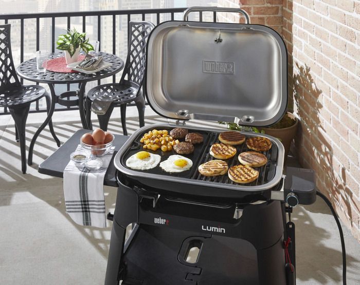 Weber Lumin Grillplatte Medium produkt in gebrauch