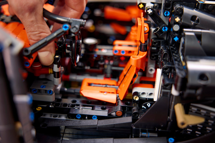 LEGO Technic Koenigsegg Sadair's Spear Hypercar 42232 produkt in gebrauch