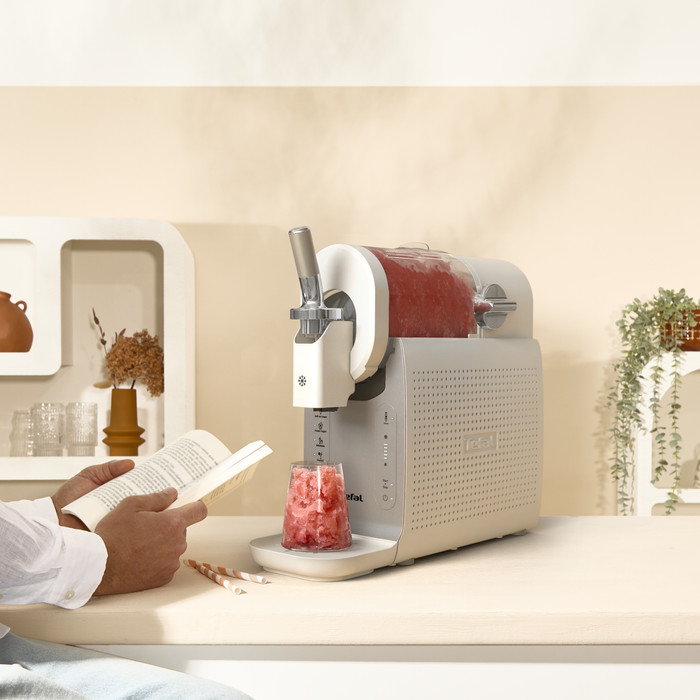 Tefal Freezi 16-in-1 Ice Cream & Frozen Drink Maker IG801A produkt in gebrauch