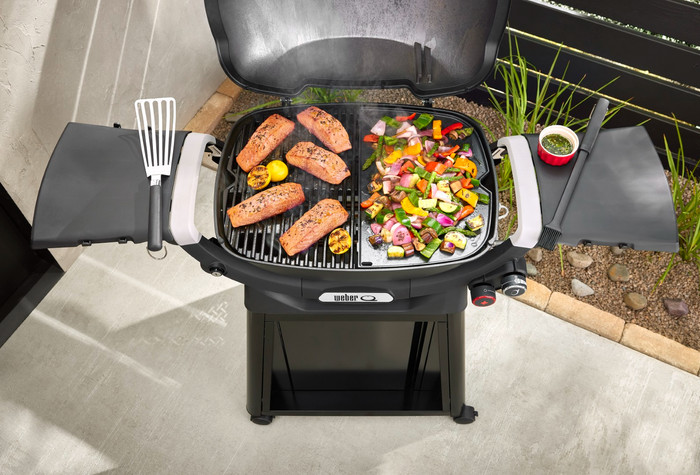 Weber Halbe Plancha für Q 3200N+ produkt in gebrauch