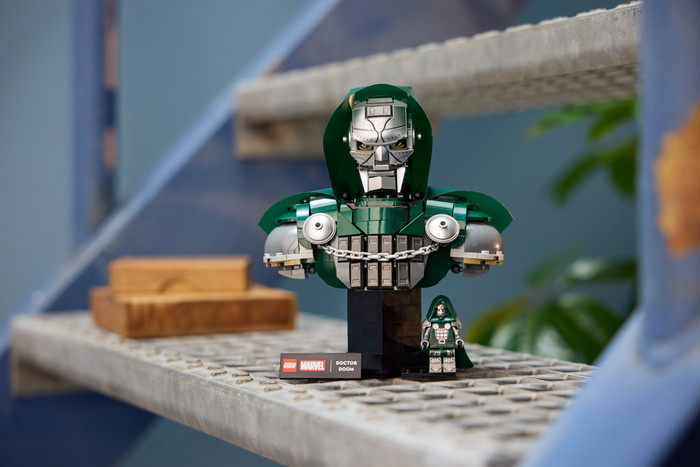 LEGO Marvel Doctor Doom Büste 76345 produkt in gebrauch
