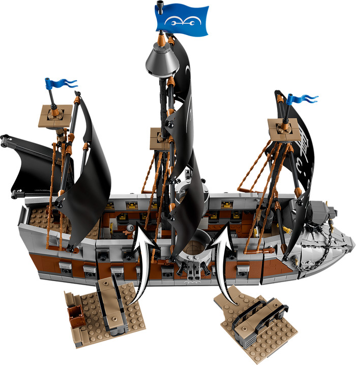 LEGO One Piece Garps Marineschlachtschiff 75646 detail