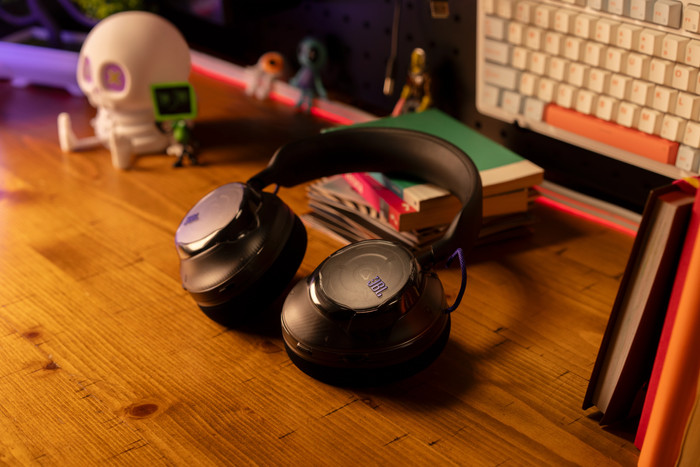 JBL Quantum 520 Black product in use