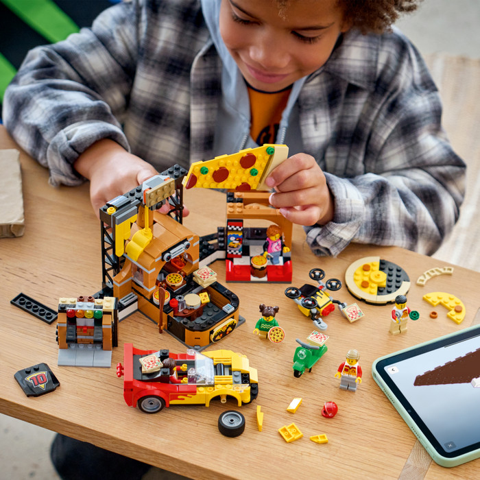 LEGO City Pizza-Liefererlebnis mit Fahrzeugen 60496 produkt in gebrauch