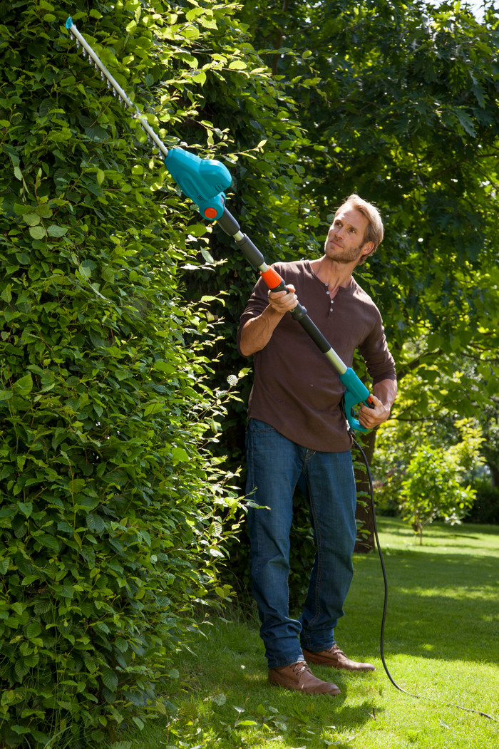 Gardena THS 500/48 product in use