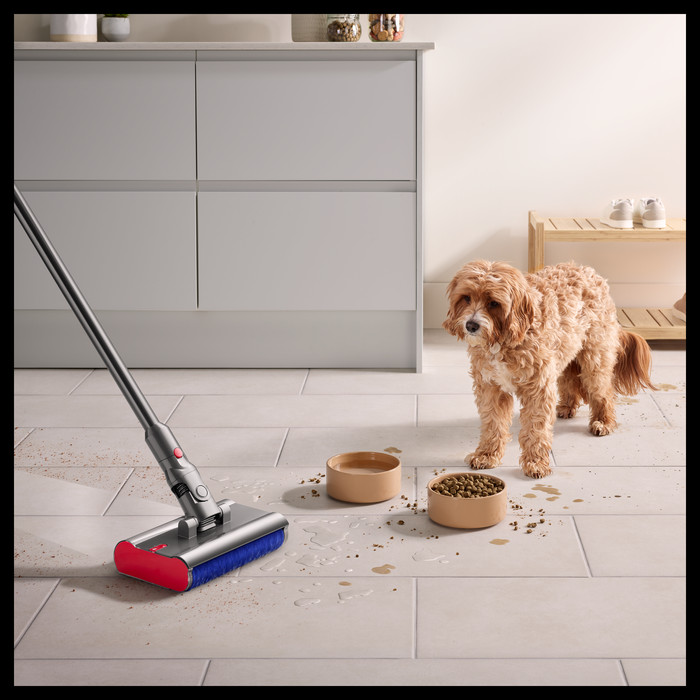 Dyson V12s Detect Slim Submarine produkt in gebrauch