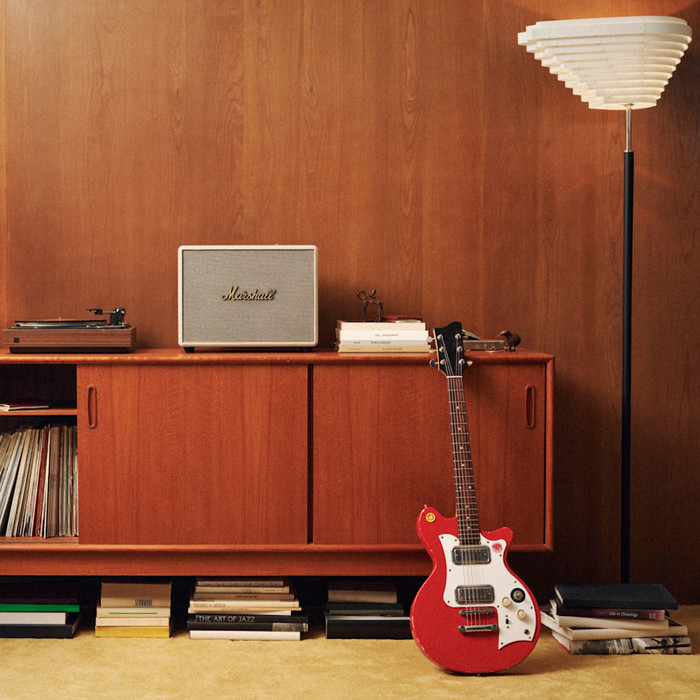 Marshall Woburn III Lautsprecher BT Cream produkt in gebrauch