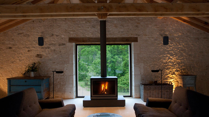 Bowers & Wilkins AM-1 Black (per pair) product in use