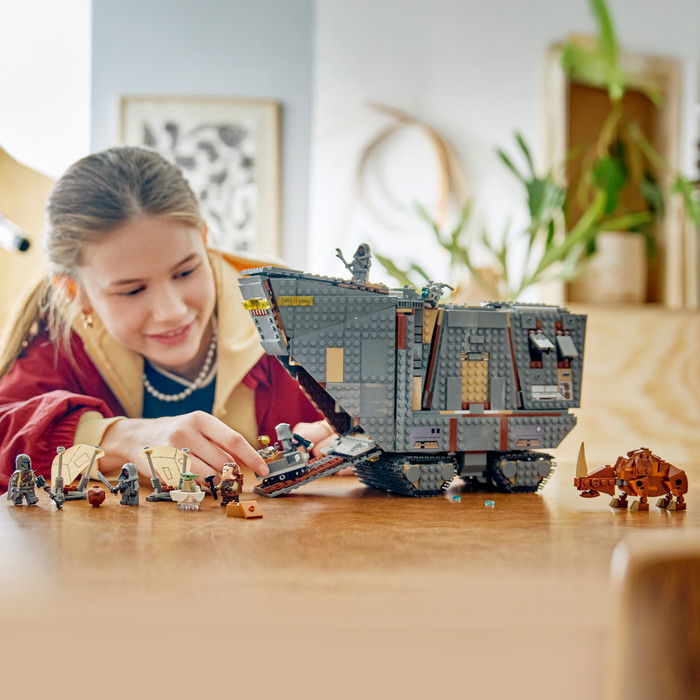 LEGO Star Wars Offworld Sandcrawler en Mudhorn 75453 product in use